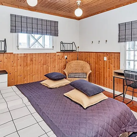 Sepelkyyhky By Interhome Tatil Evi Hirsjärvi