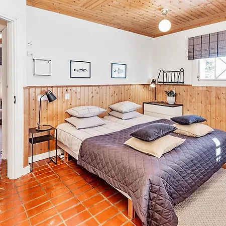 Sepelkyyhky By Interhome Tatil Evi Hirsjärvi