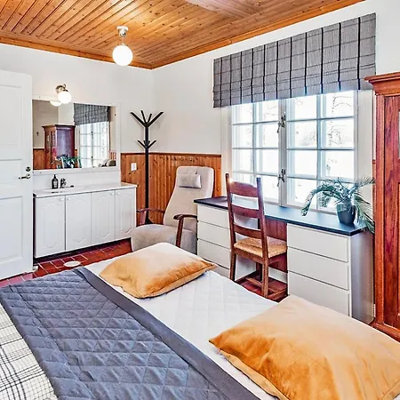 Sepelkyyhky By Interhome