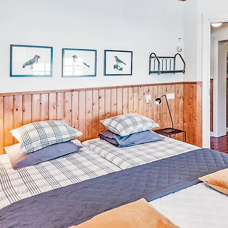 Sepelkyyhky By Interhome Tatil Evi Hirsjärvi