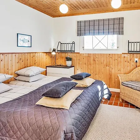 Sepelkyyhky By Interhome *