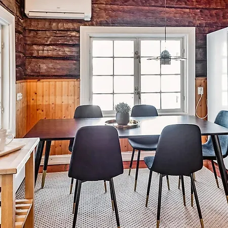 Sepelkyyhky By Interhome Tatil Evi Hirsjärvi